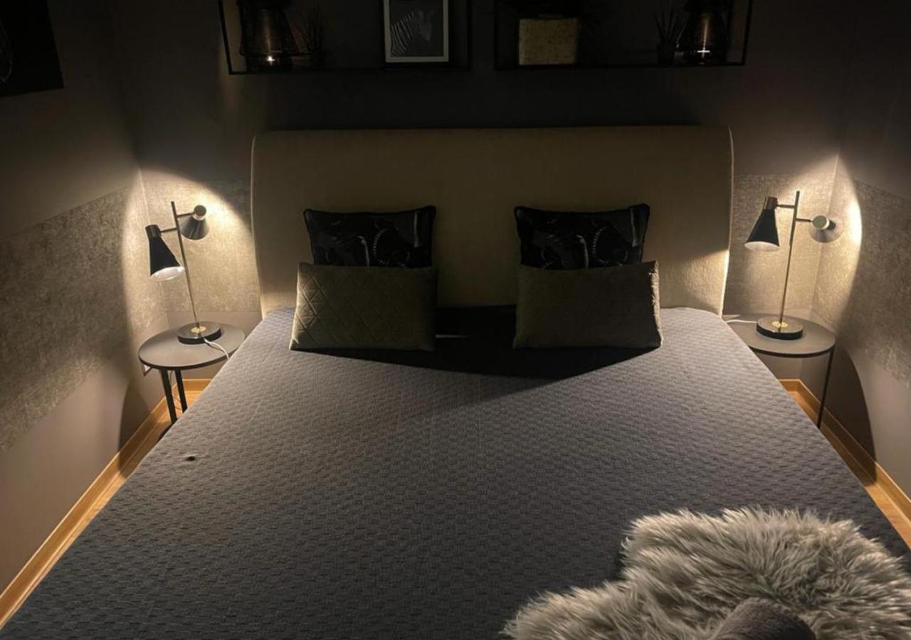 Stay At Smilla - Boutique Apartments Mit Kueche - Parken - Klima - Netflix - Waschmaschine Wiesbaden Esterno foto