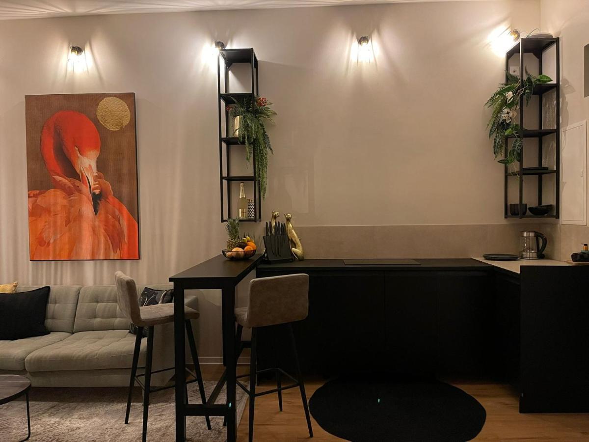 Stay At Smilla - Boutique Apartments Mit Kueche - Parken - Klima - Netflix - Waschmaschine Wiesbaden Esterno foto