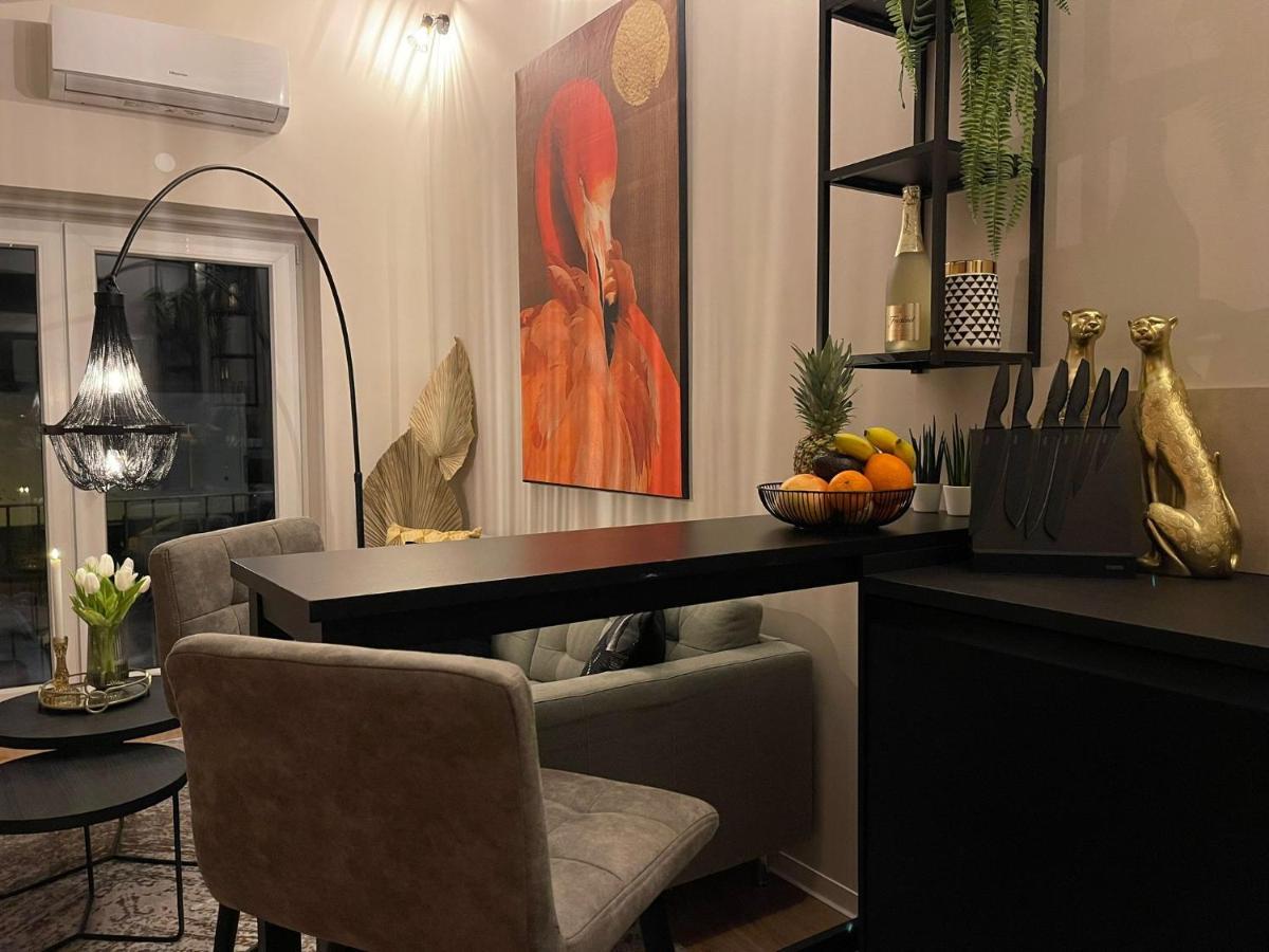 Stay At Smilla - Boutique Apartments Mit Kueche - Parken - Klima - Netflix - Waschmaschine Wiesbaden Esterno foto