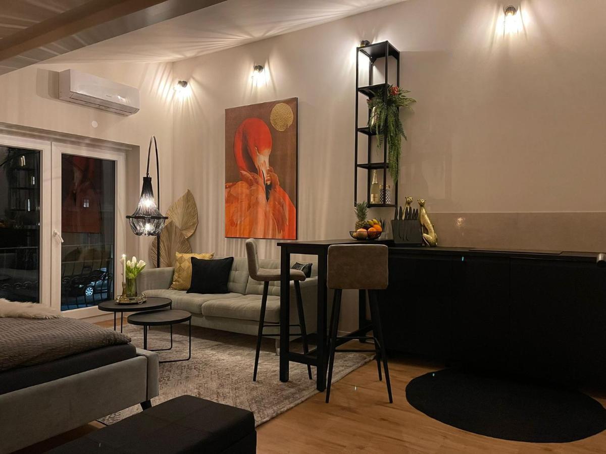 Stay At Smilla - Boutique Apartments Mit Kueche - Parken - Klima - Netflix - Waschmaschine Wiesbaden Esterno foto
