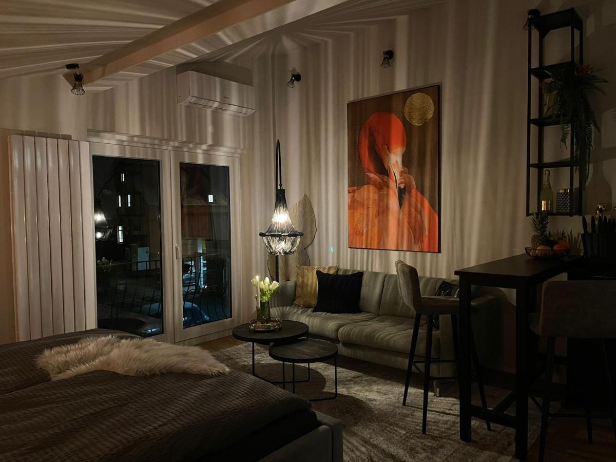 Stay At Smilla - Boutique Apartments Mit Kueche - Parken - Klima - Netflix - Waschmaschine Wiesbaden Esterno foto