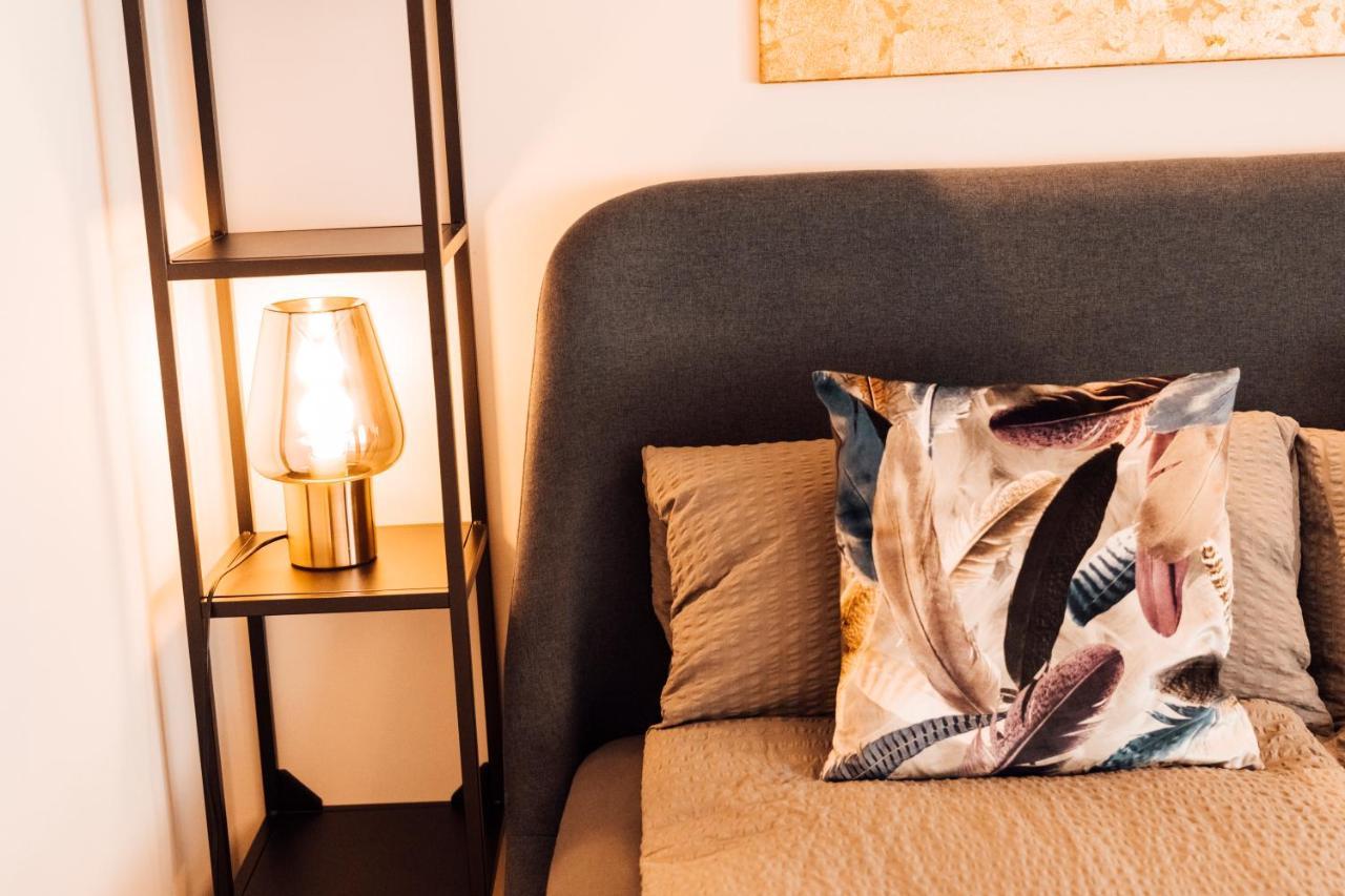 Stay At Smilla - Boutique Apartments Mit Kueche - Parken - Klima - Netflix - Waschmaschine Wiesbaden Esterno foto